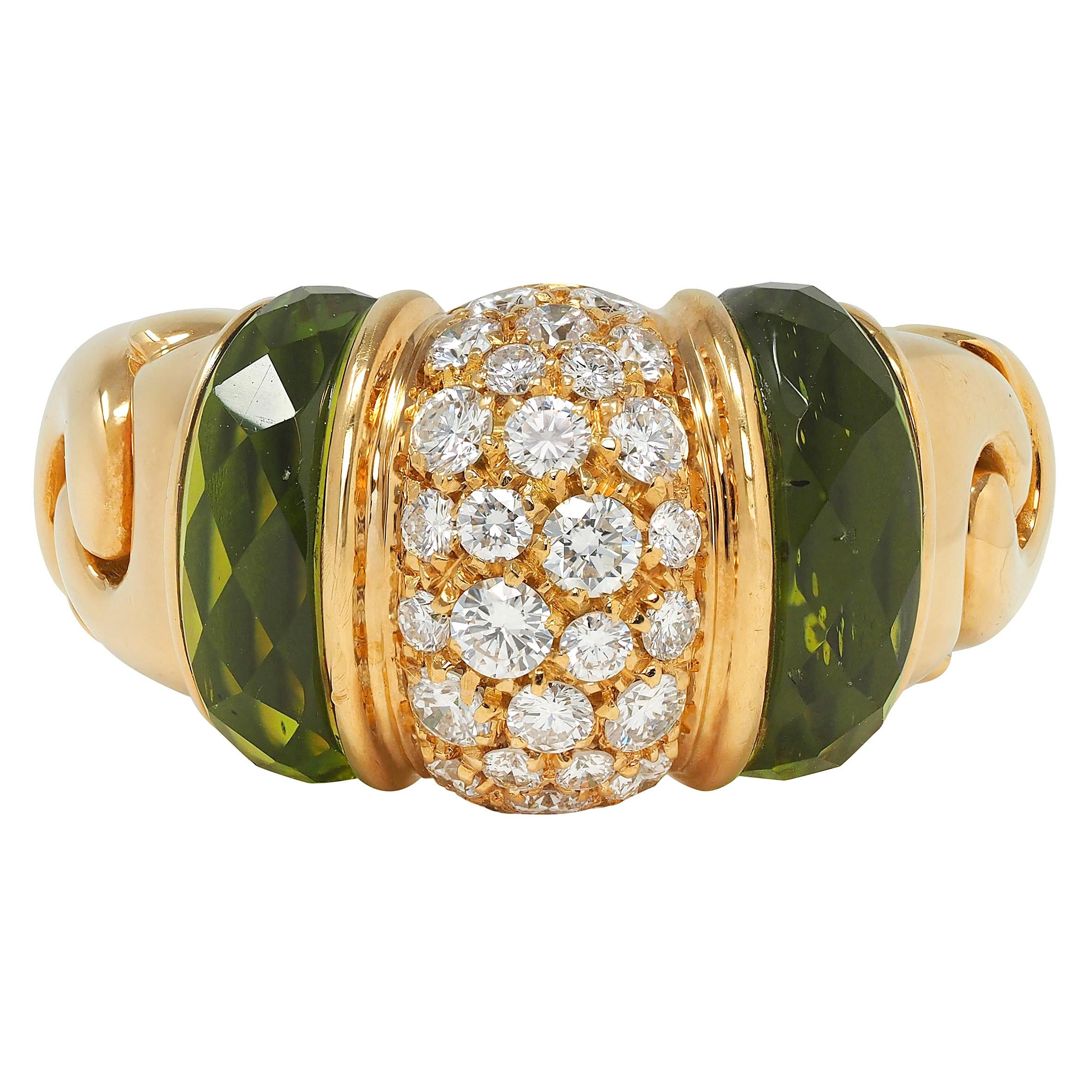 Bulgari 1990 1.96 CTW Diamond Peridot 18 Karat Gold Vintage Passo Doppio Ring