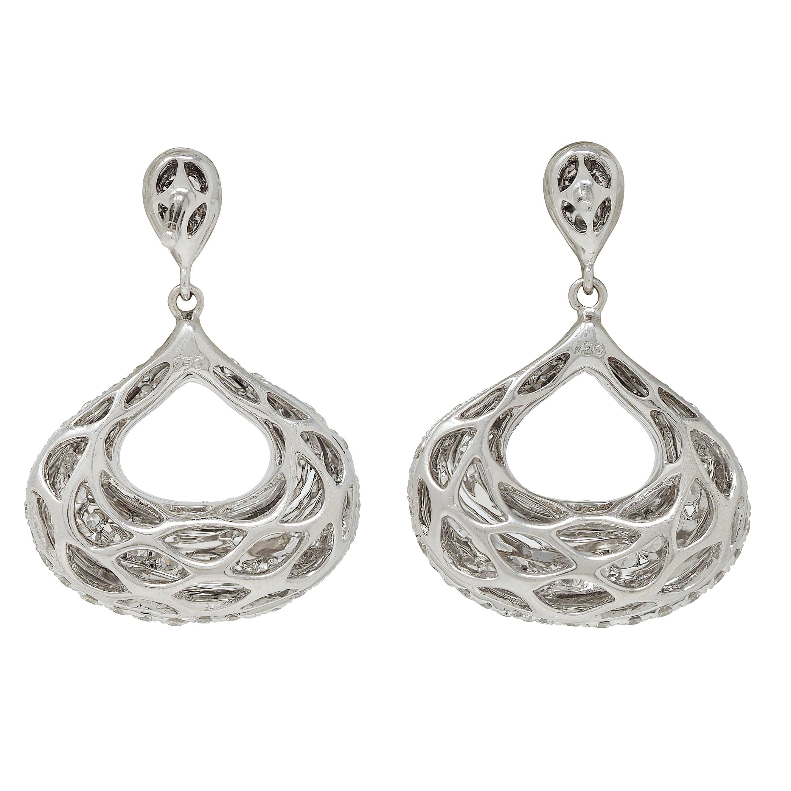 Contemporary 4.20 CTW Diamond 18 Karat Gold Sweeping Drop Earrings
