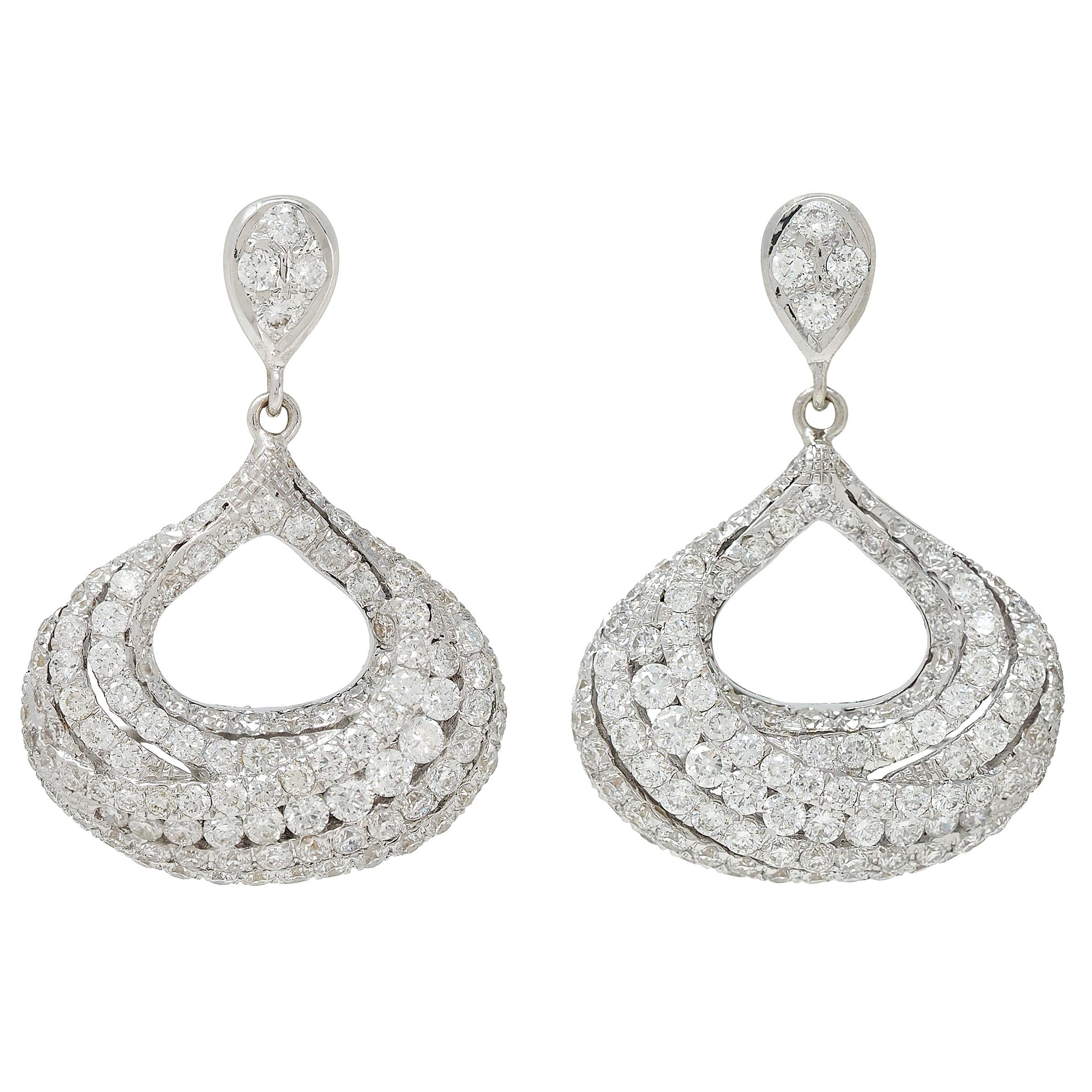 Contemporary 4.20 CTW Diamond 18 Karat Gold Sweeping Drop Earrings