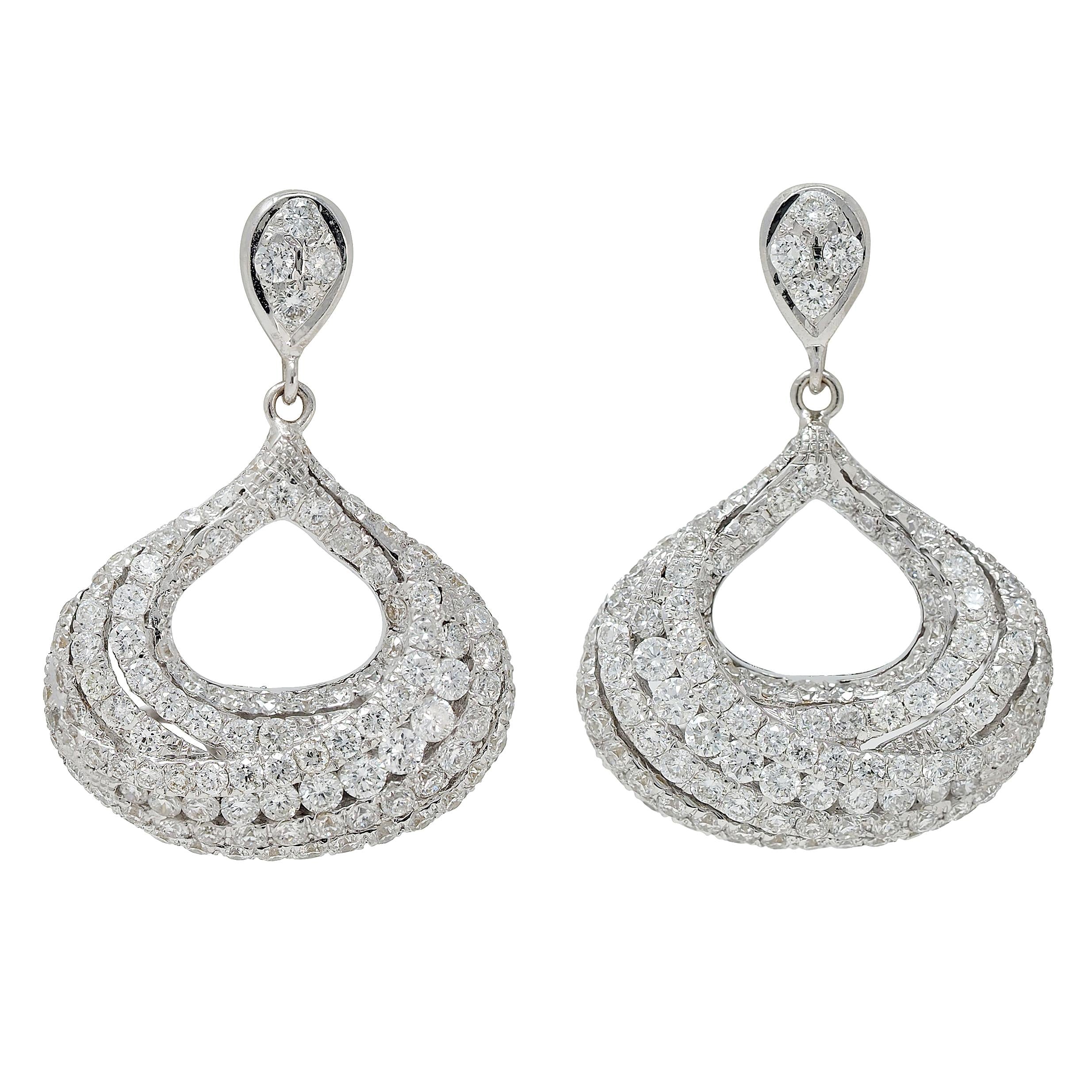 Contemporary 4.20 CTW Diamond 18 Karat Gold Sweeping Drop Earrings