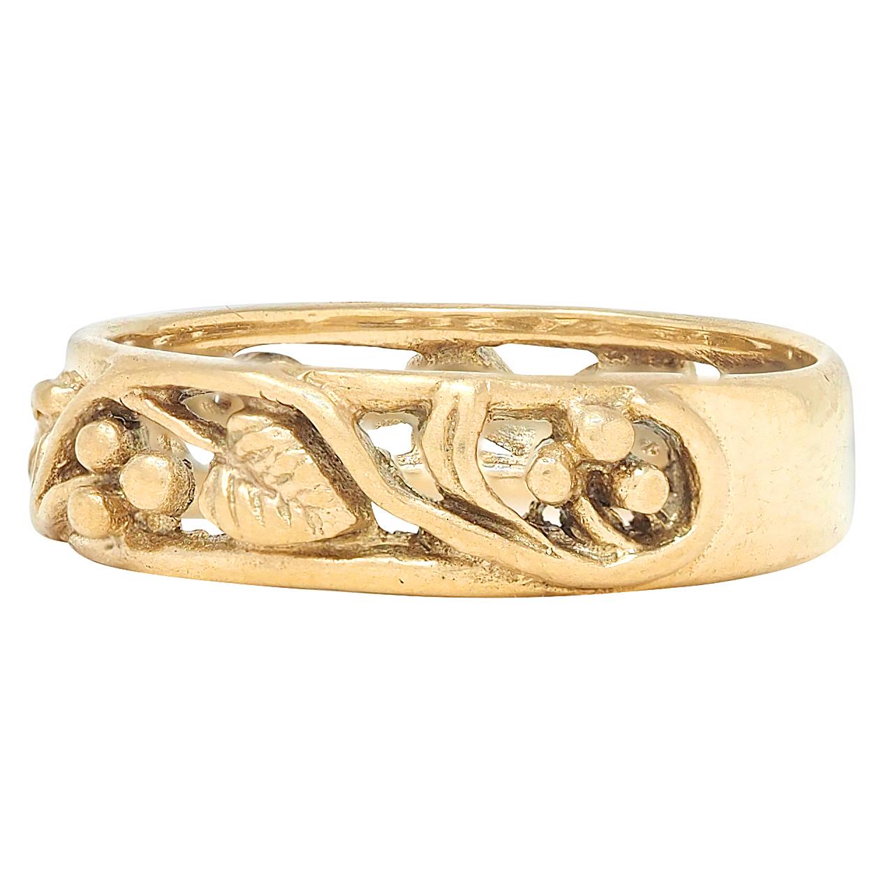 Art Nouveau 14 Karat Yellow Gold Antique Scrolling Berry Vine Band Ring