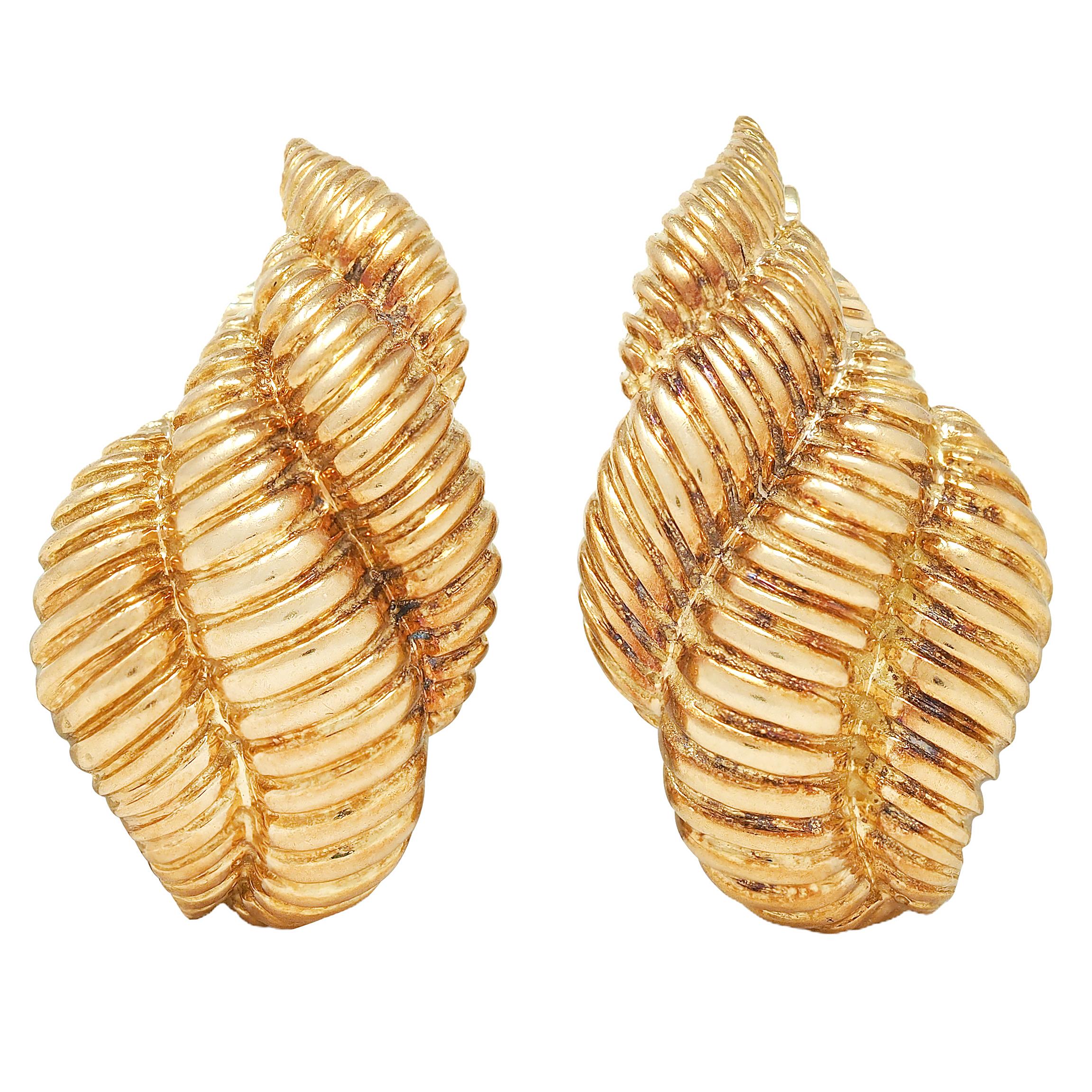 Tiffany & Co. 1950's 18 Karat Yellow Gold Vintage Swirl Ear-Clip Earrings