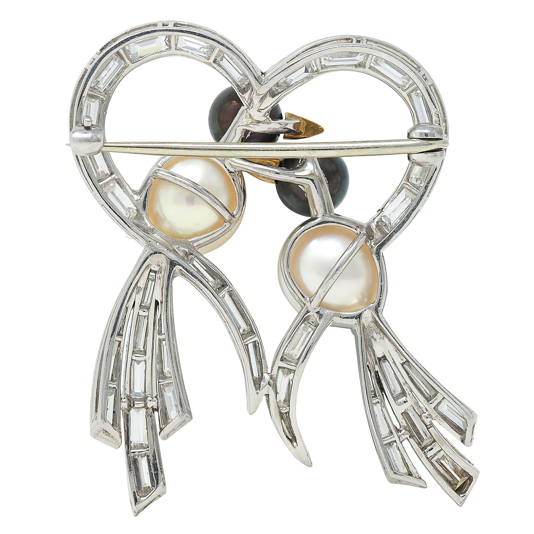 1950's Diamond Pearl Platinum 18 Karat Yellow Gold Vintage Lovebirds Brooch