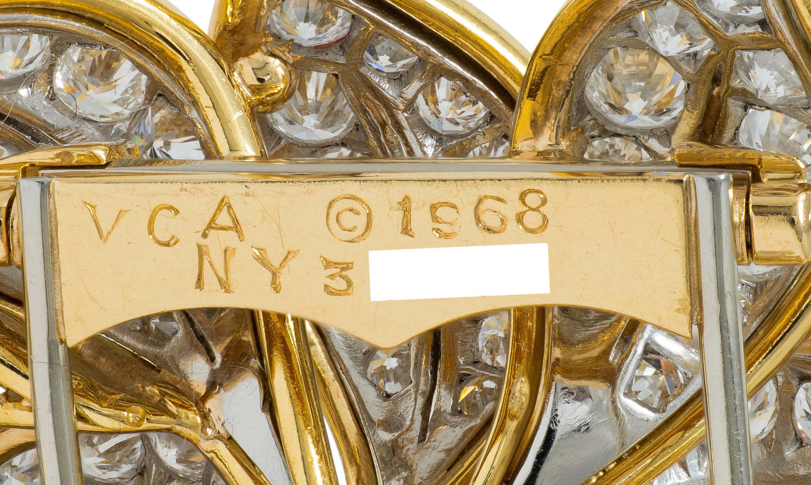 Van Cleef & Arpels 7.93 CTW Diamond 18 Karat Two-Tone Gold Vintage Flower Brooch