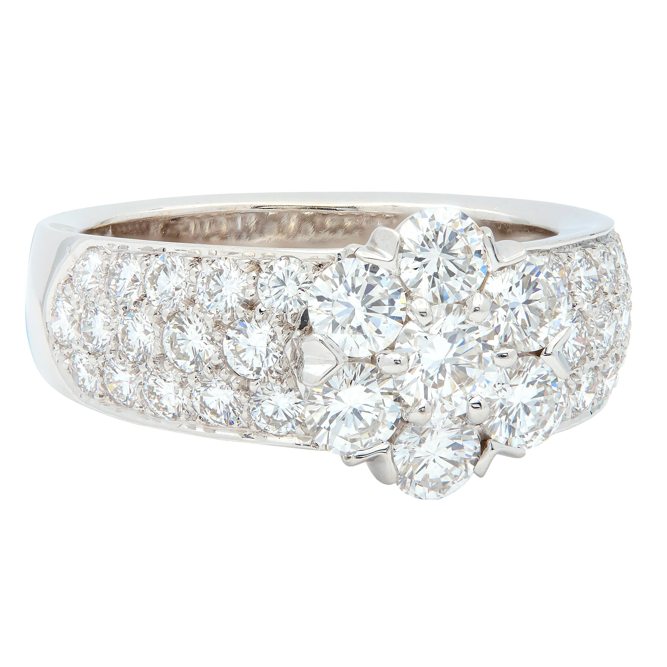 Van Cleef & Arpels Diamond 18 Karat White Gold Fleurette Ring