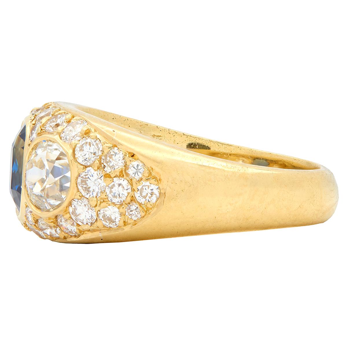 1980's No Heat Sapphire Diamond 18 Karat Yellow Gold Vintage Bombé Ring GIA