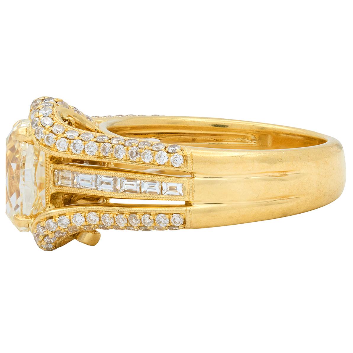 Contemporary 2.73 CTW Oval Cut Diamond 18K Yellow Gold Charm Engagement Ring GIA