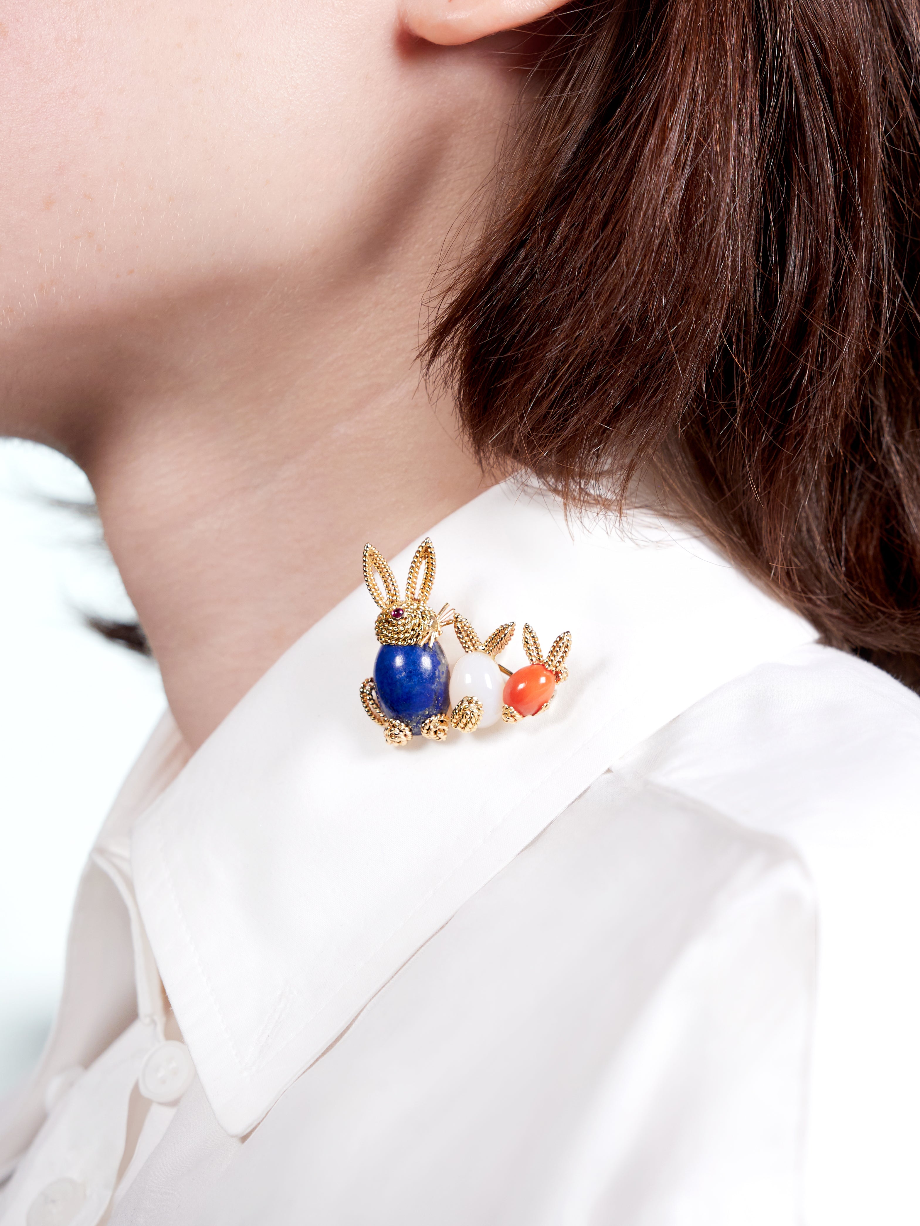 1960's Coral Lapis Lazuli Chalcedony Ruby 18 Karat Yellow Gold Vintage Bunny Rabbit Brooch