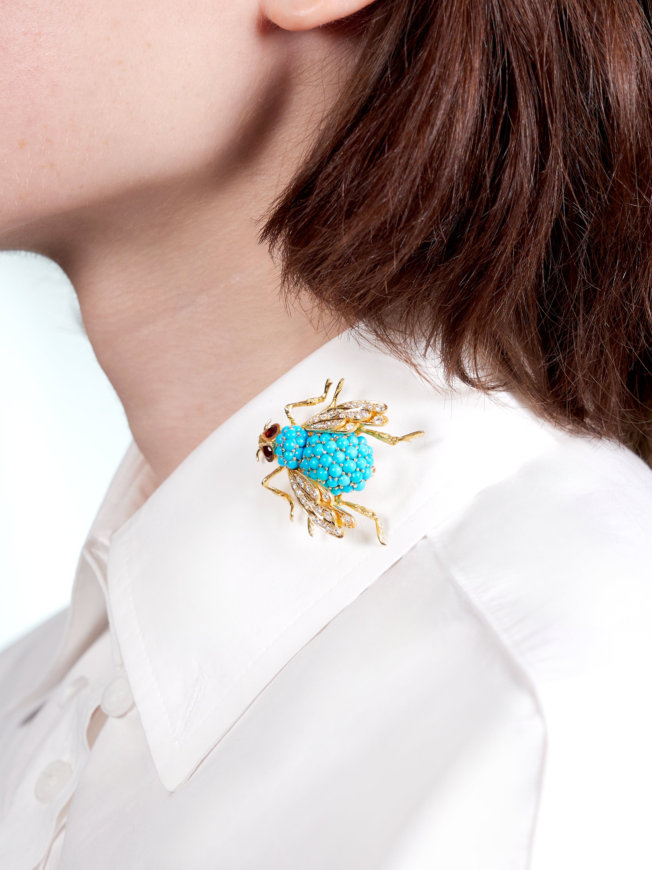 French 1960's 1.30 CTW Diamond Garnet Turquoise 18 Karat Yellow Gold Vintage Bee Brooch