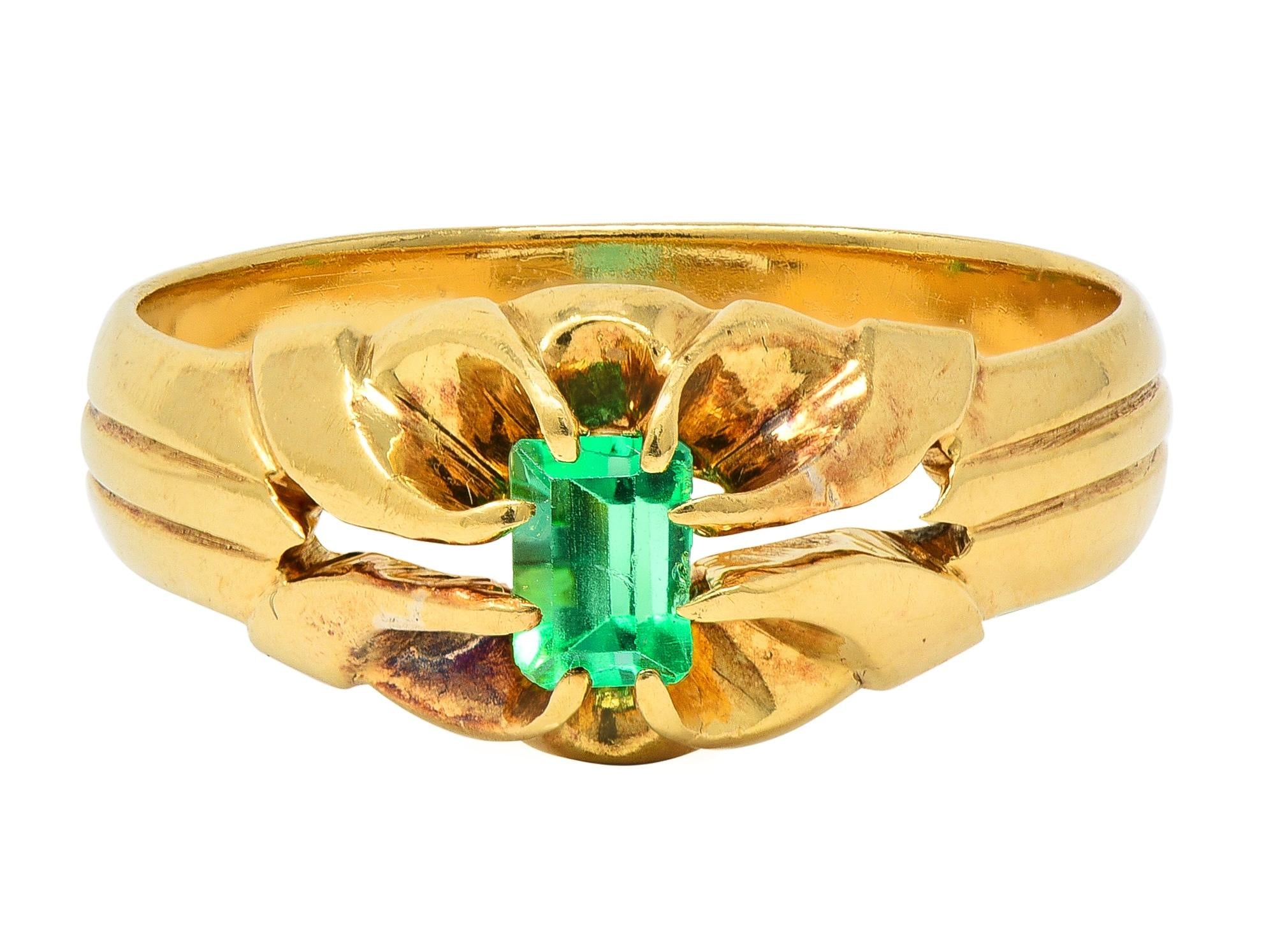 Victorian Emerald 18 Karat Yellow Gold Antique Belcher Ring