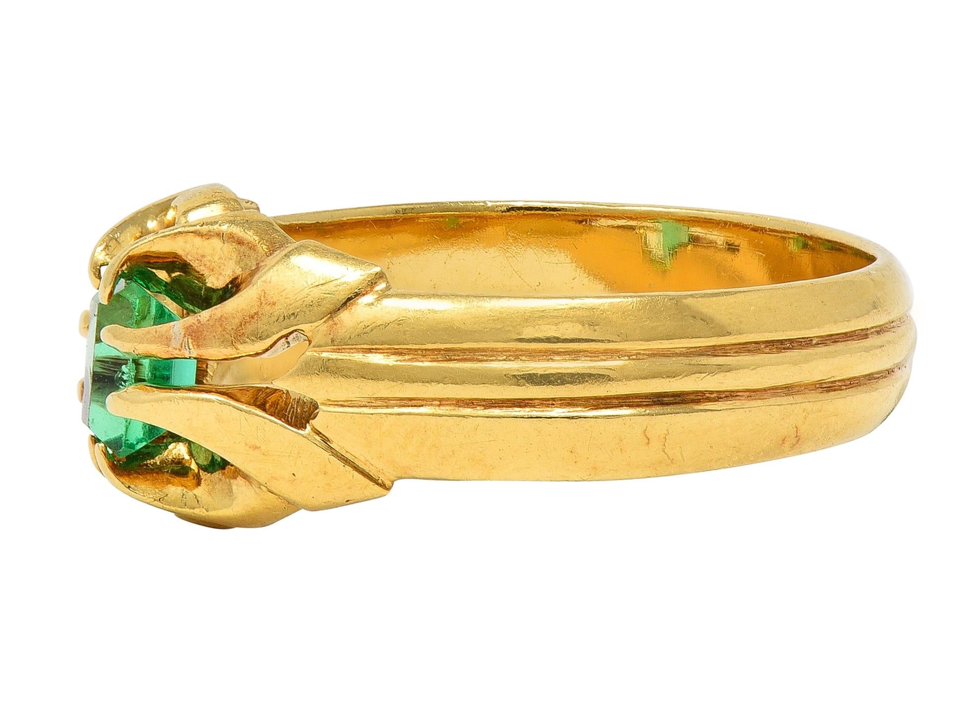 Victorian Emerald 18 Karat Yellow Gold Antique Belcher Ring