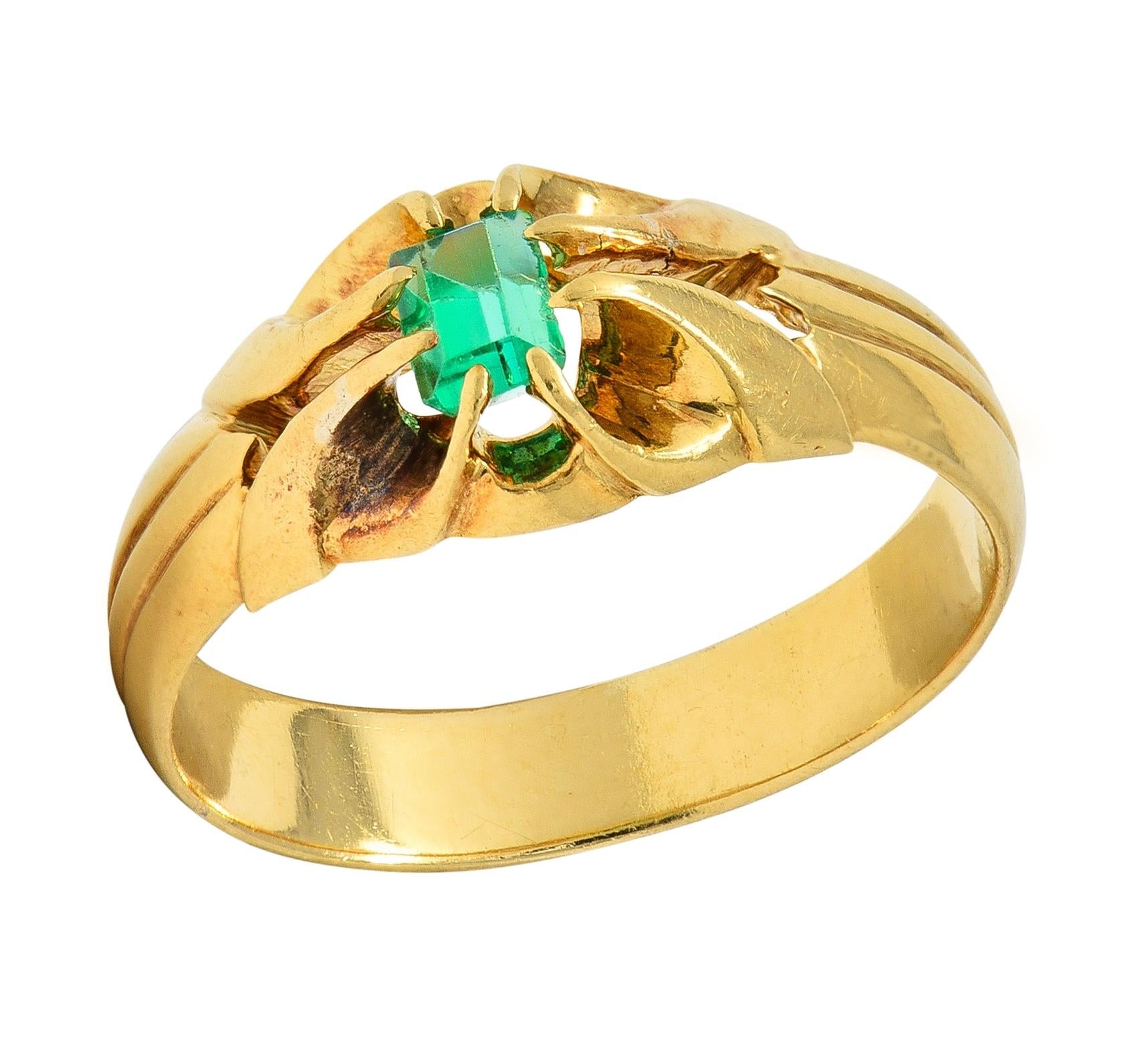 Victorian Emerald 18 Karat Yellow Gold Antique Belcher Ring