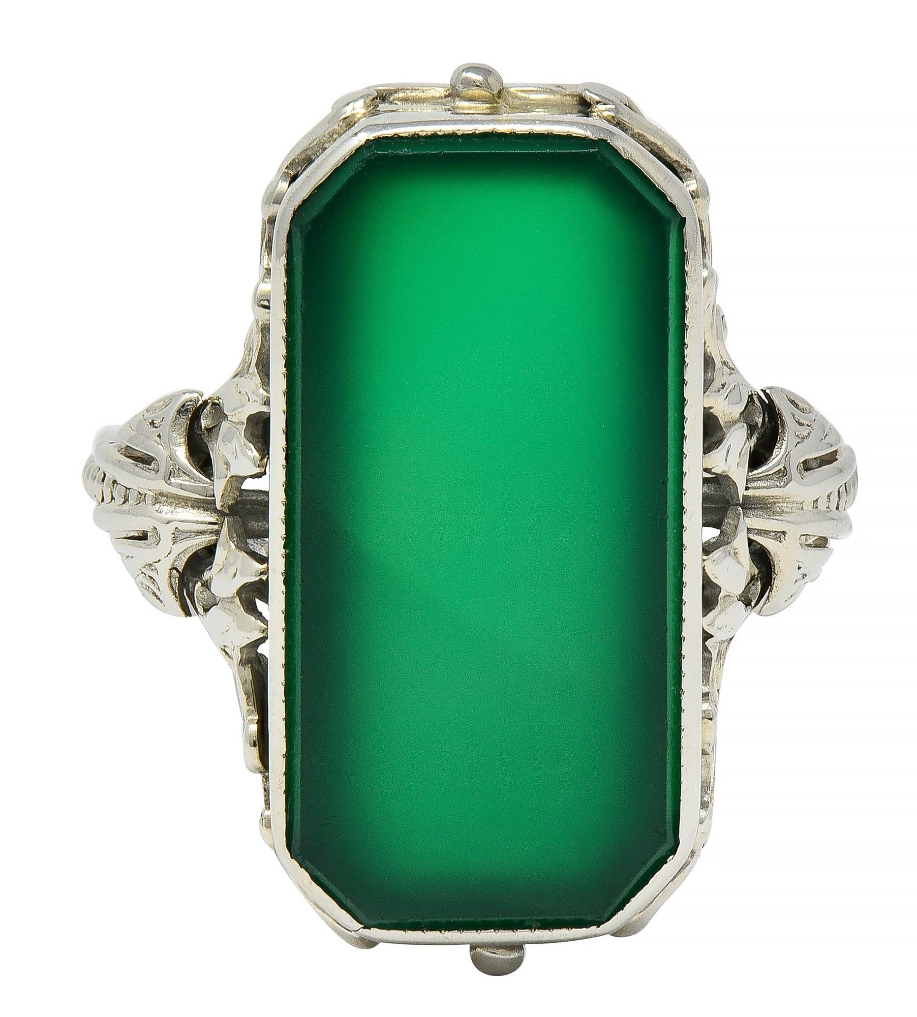 Art Deco Chrysoprase 18 Karat White Gold Vintage Signet Ring