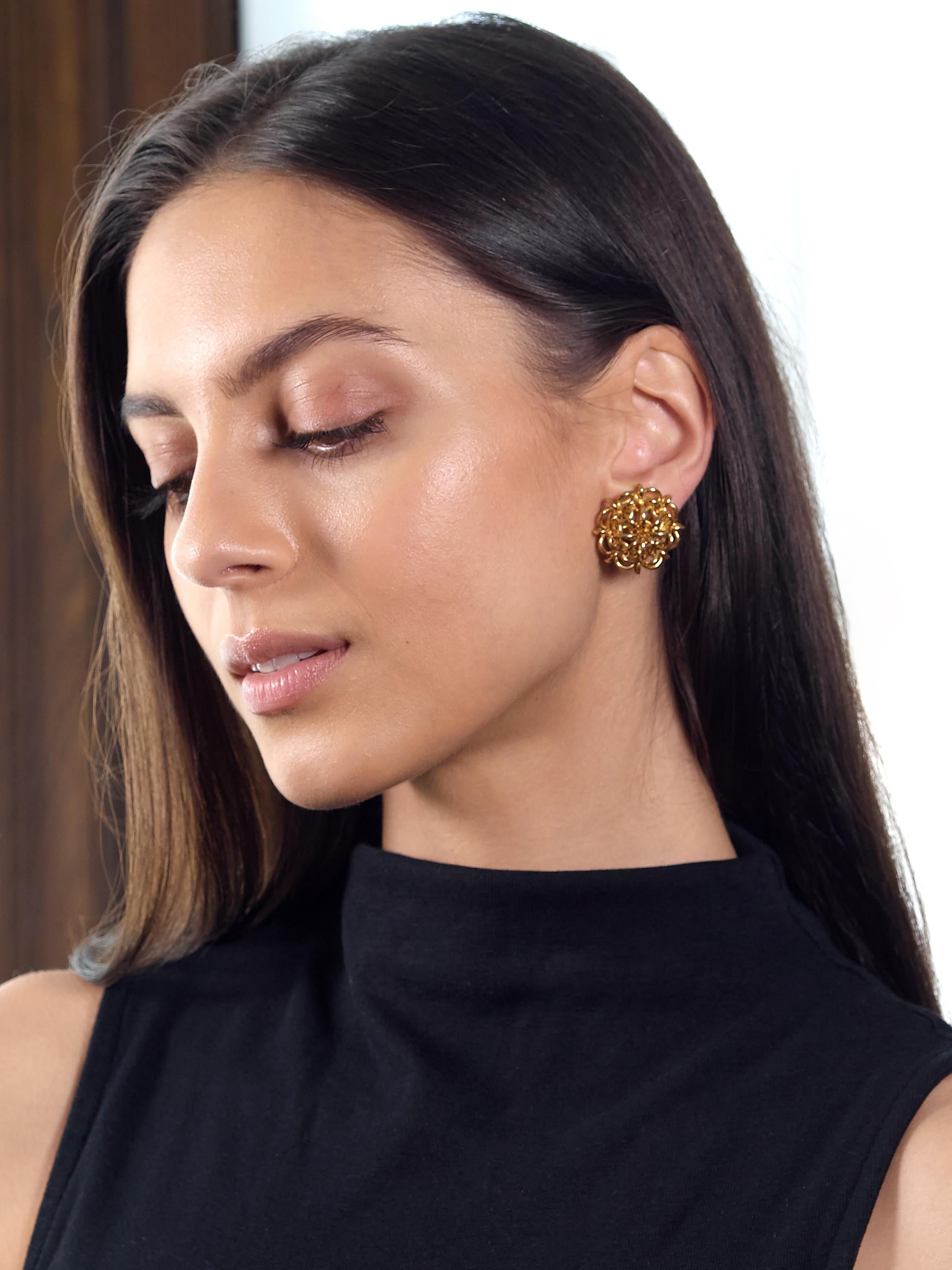 Tiffany & Co. 1990's 18 Karat Yellow Gold Vintage Chain Flower Ear-Clip Earrings
