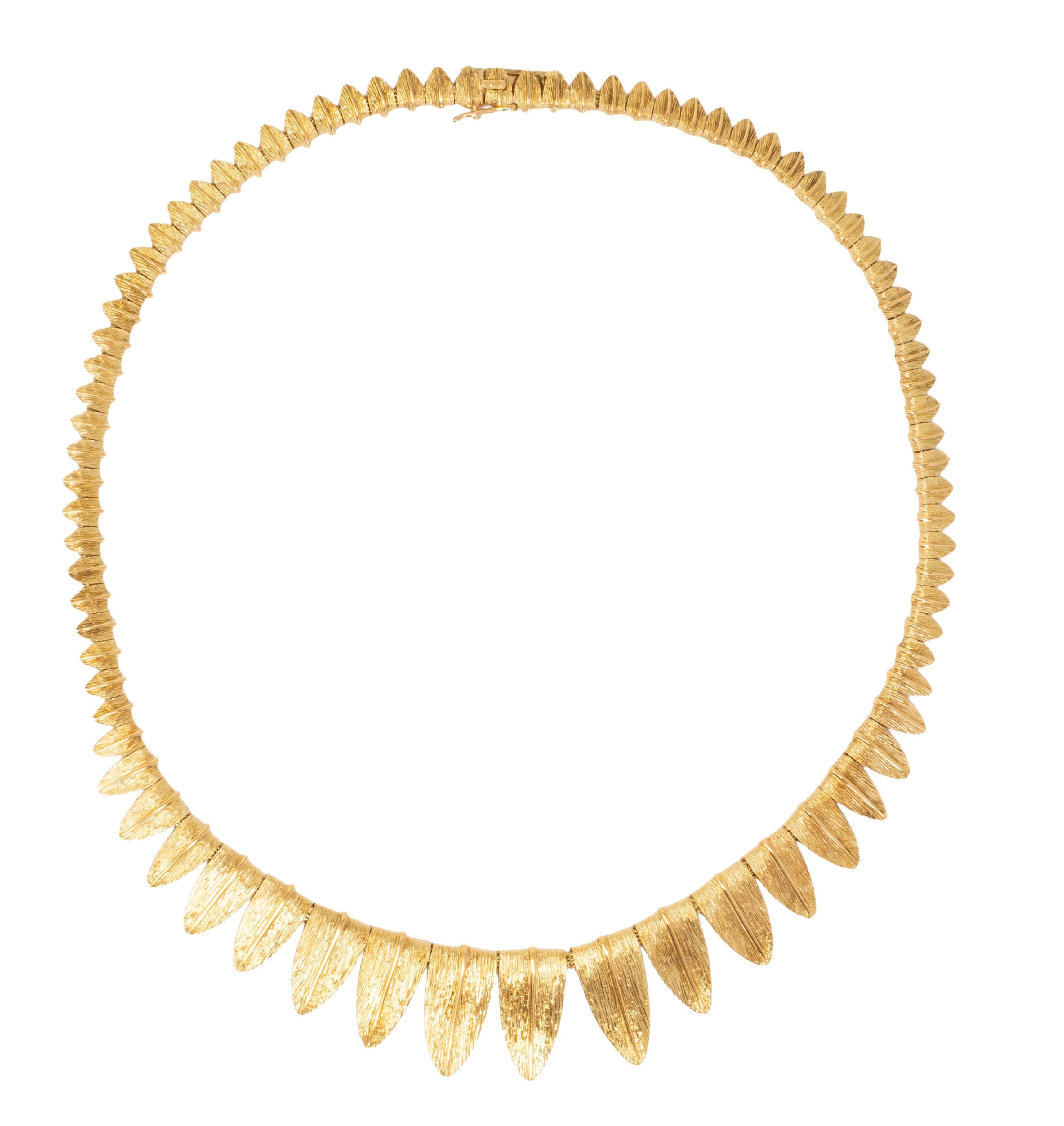 Bulgari French 1970s 18 Karat Yellow Gold Vintage Foliate Leaves Fringe Necklace
