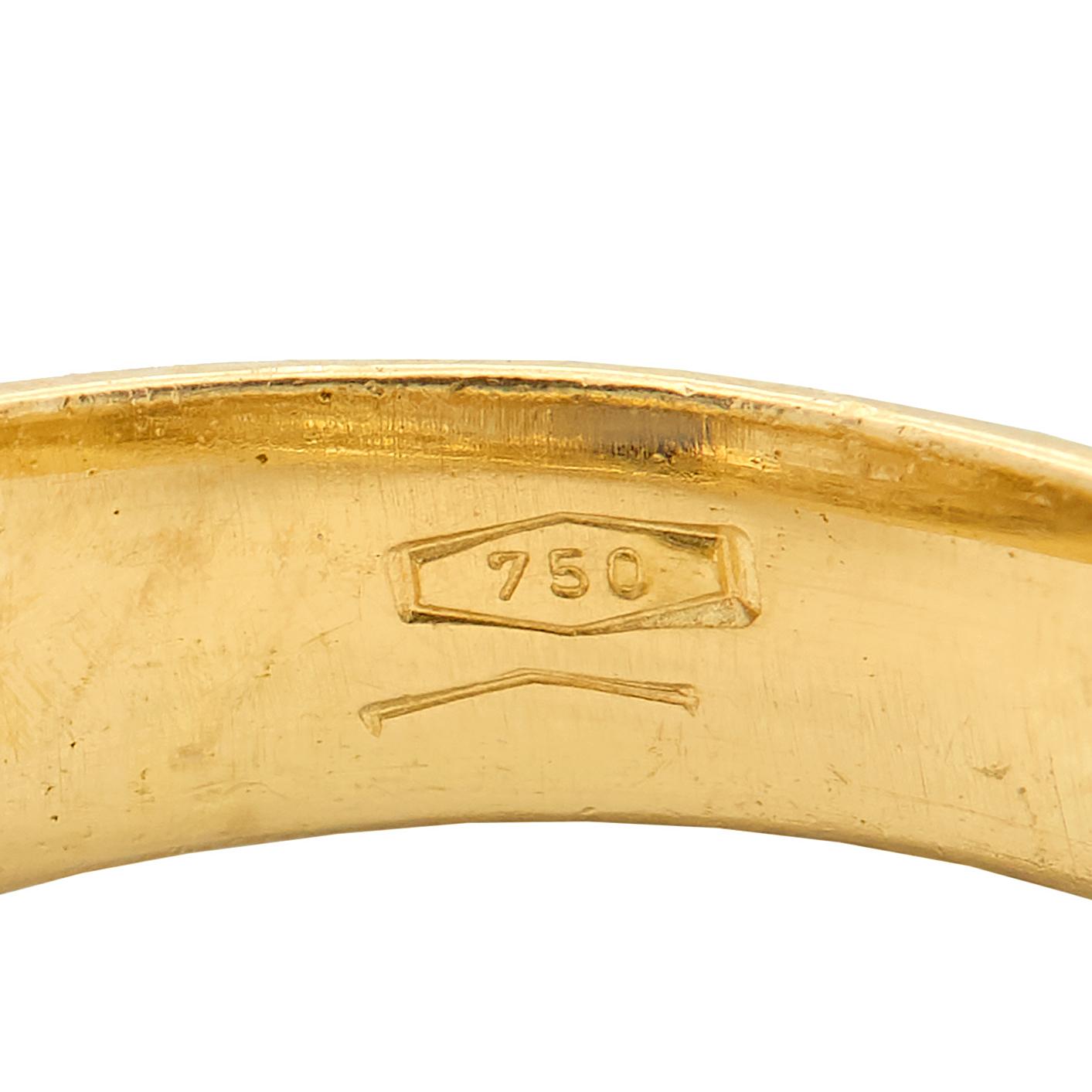 1980's No Heat Sapphire Diamond 18 Karat Yellow Gold Vintage Bombé Ring GIA