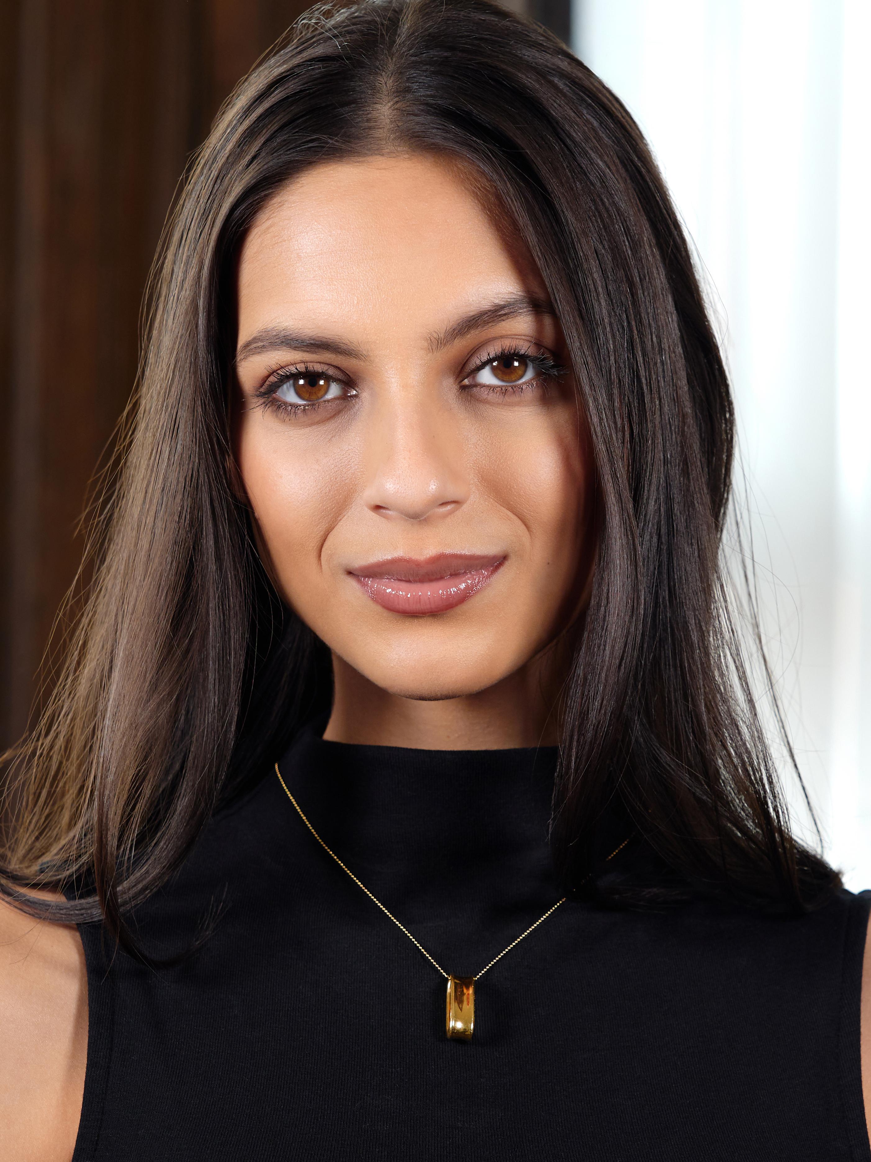 Tiffany & Co. 1990's 18 Karat Yellow Gold 1837 Loop Vintage Pendant Necklace