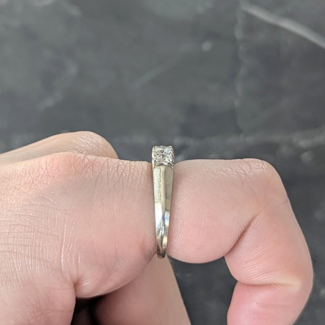 Mid-Century Transitional Diamond 14K Gold Vintage Fishtail Wedding Band Ring