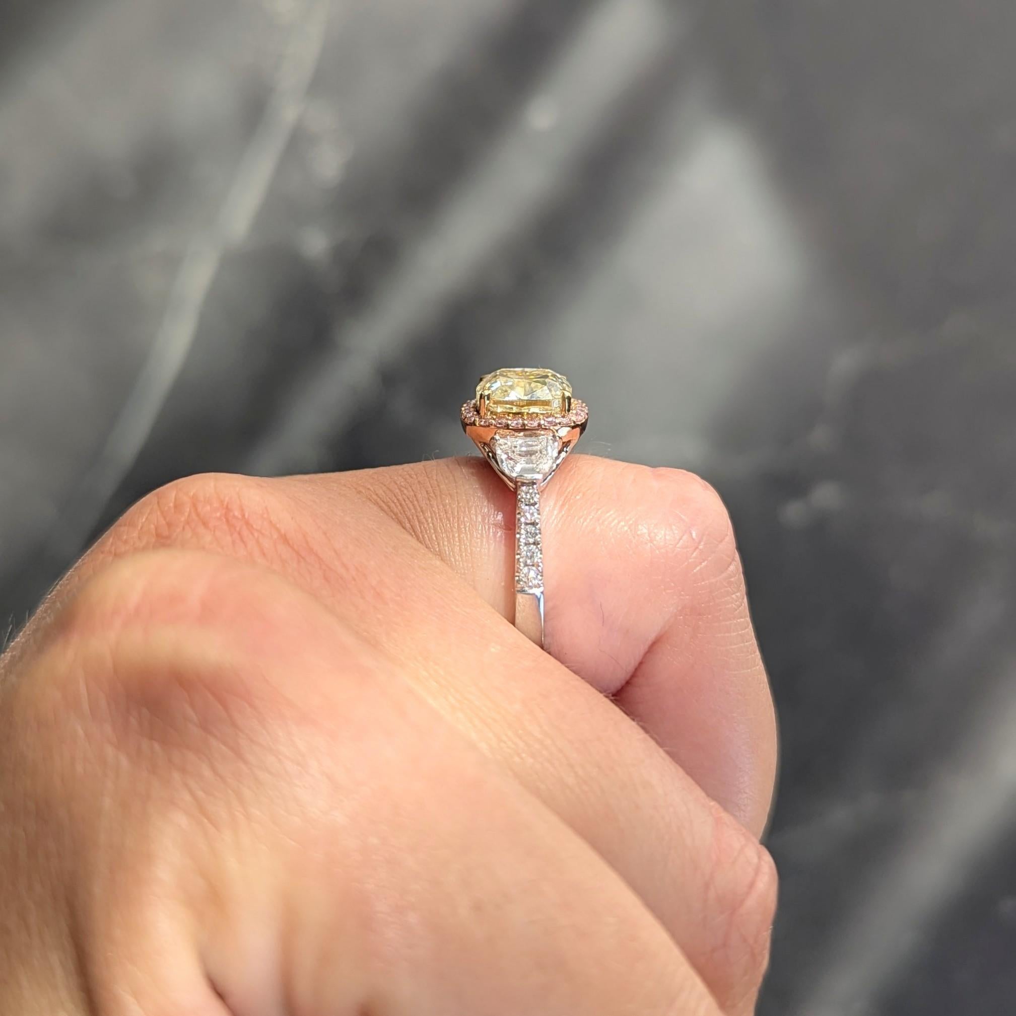 Contemporary 4.23 CTW Fancy Light Yellow Diamond 18 Karat Gold Engagement Ring