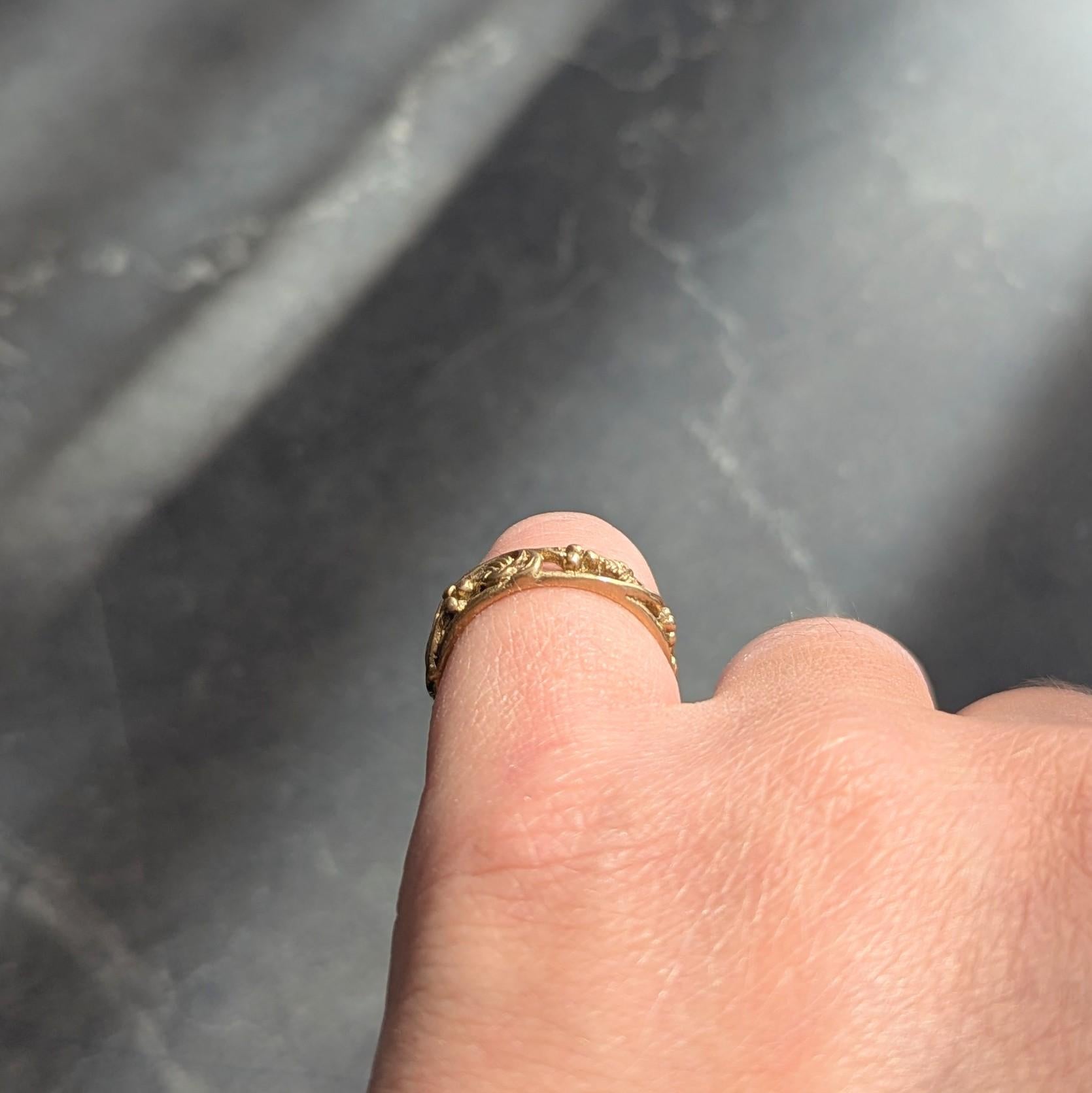 Art Nouveau 14 Karat Yellow Gold Antique Scrolling Berry Vine Band Ring