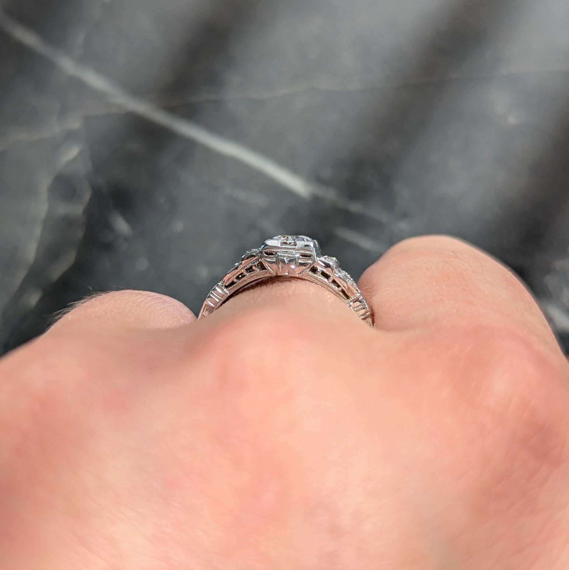 Art Deco Old European Cut Diamond 18 Karat Gold Vintage Stepped Engagement Ring