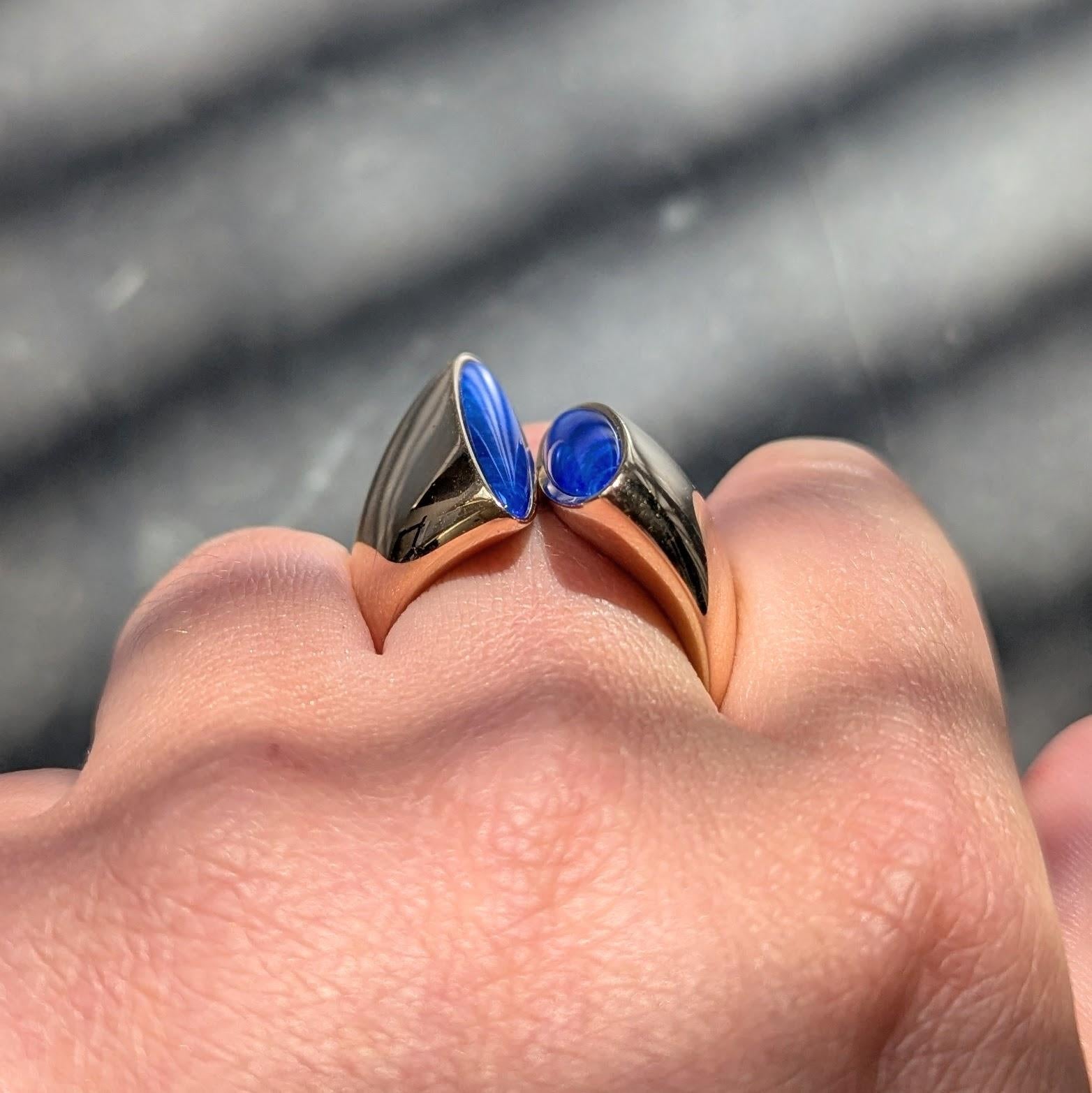Vhernier 2000's Lapis Lazuli 18 Karat Yellow Gold Eclisse Bypass Ring