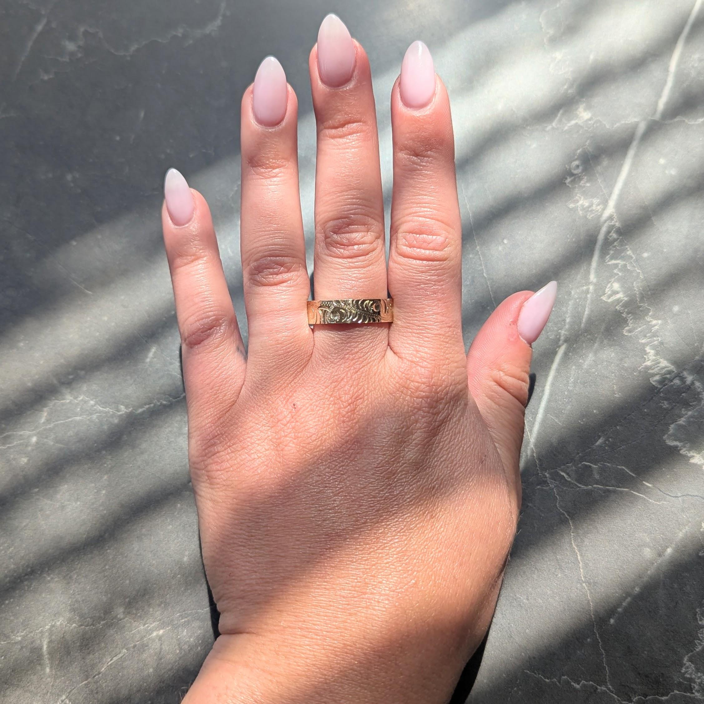 1970's 14 Karat Yellow Gold Vintage Scrolling Unisex Men's Wedding Band Ring
