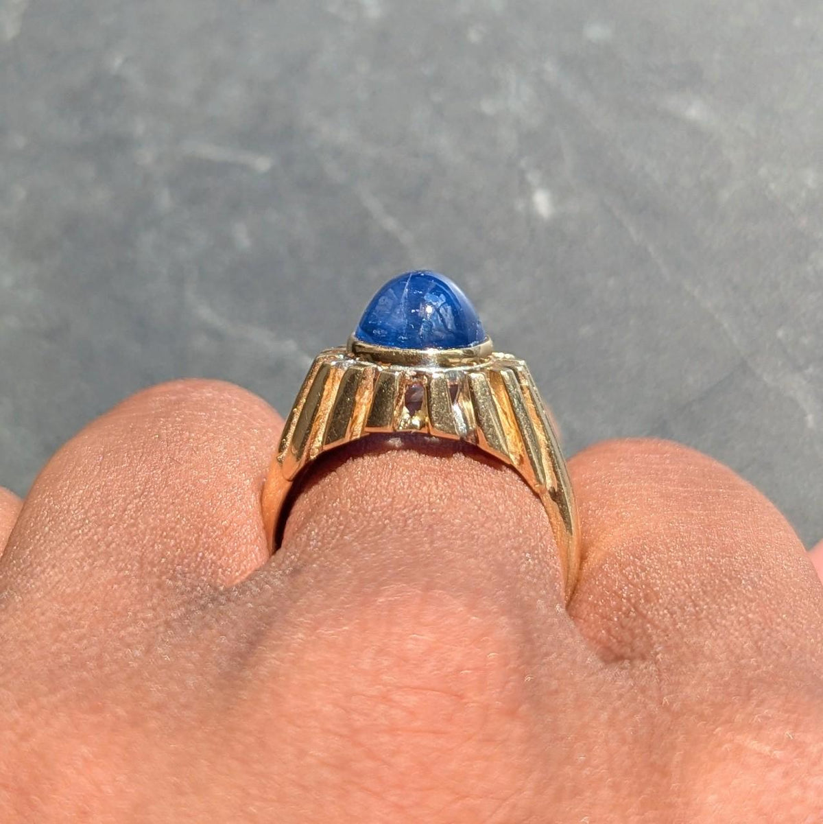 1980's 6.55 Carat Blue Sapphire 14 Karat Yellow Gold Vintage Grooved Unisex Ring