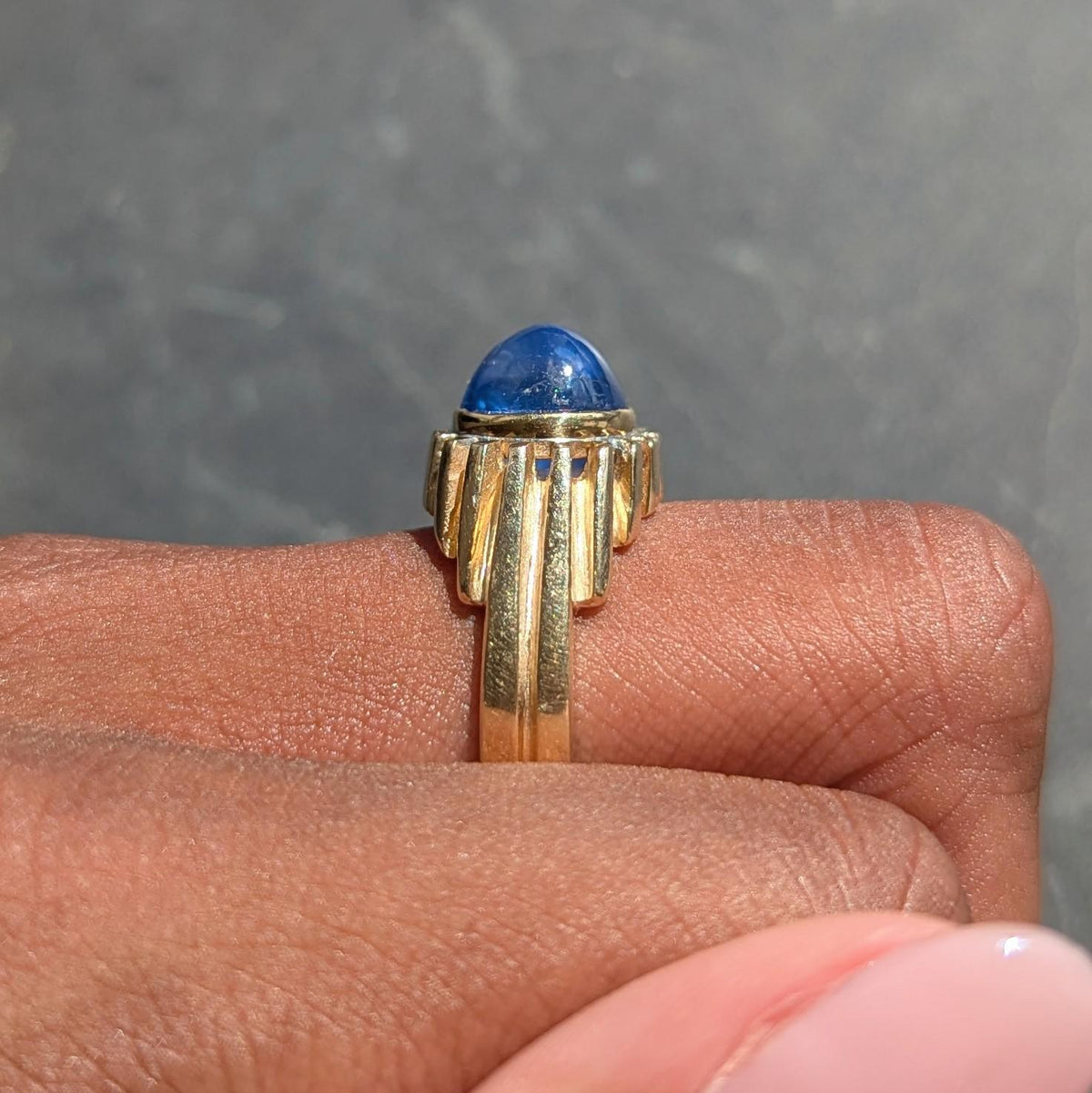 1980's 6.55 Carat Blue Sapphire 14 Karat Yellow Gold Vintage Grooved Unisex Ring