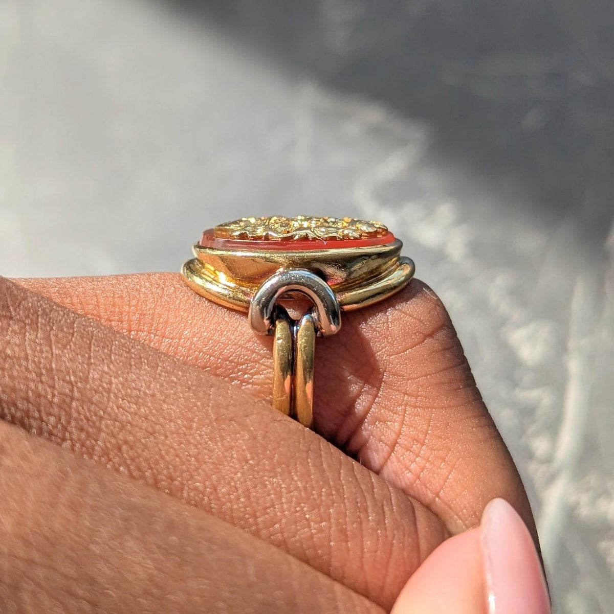 Edwardian Carnelian 18 Karat Two-Tone Gold Antique Heraldic Crest Signet Ring