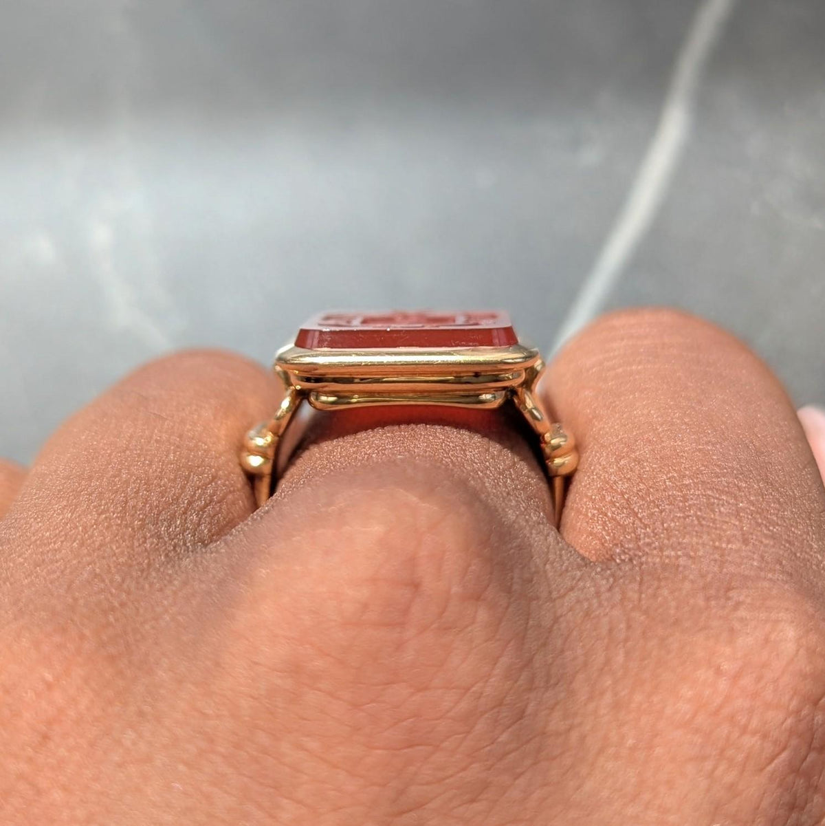 Victorian Carnelian 18K Gold Column Heraldic Crest Antique Intaglio Signet Ring