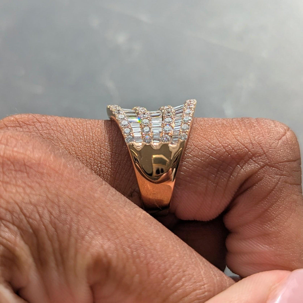 Contemporary 3.50 CTW Diamond 18 Karat Rose Gold Seven Row Wavy Band Ring