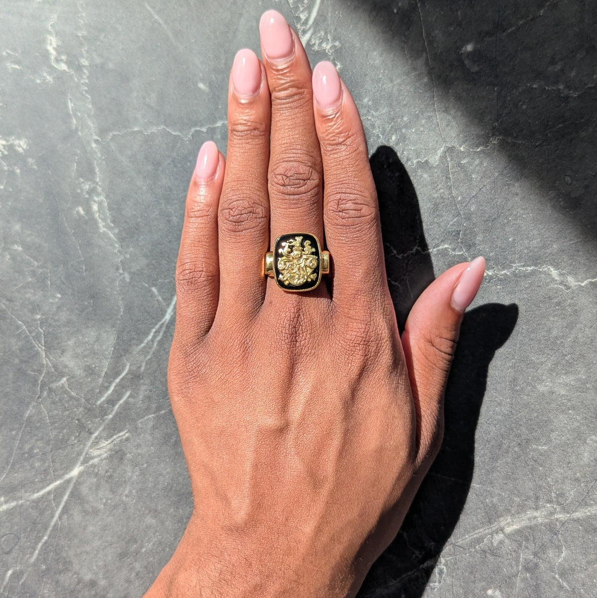 1970's Onyx 18 Karat Yellow Gold Vintage Heraldic Crest Unisex Signet Ring