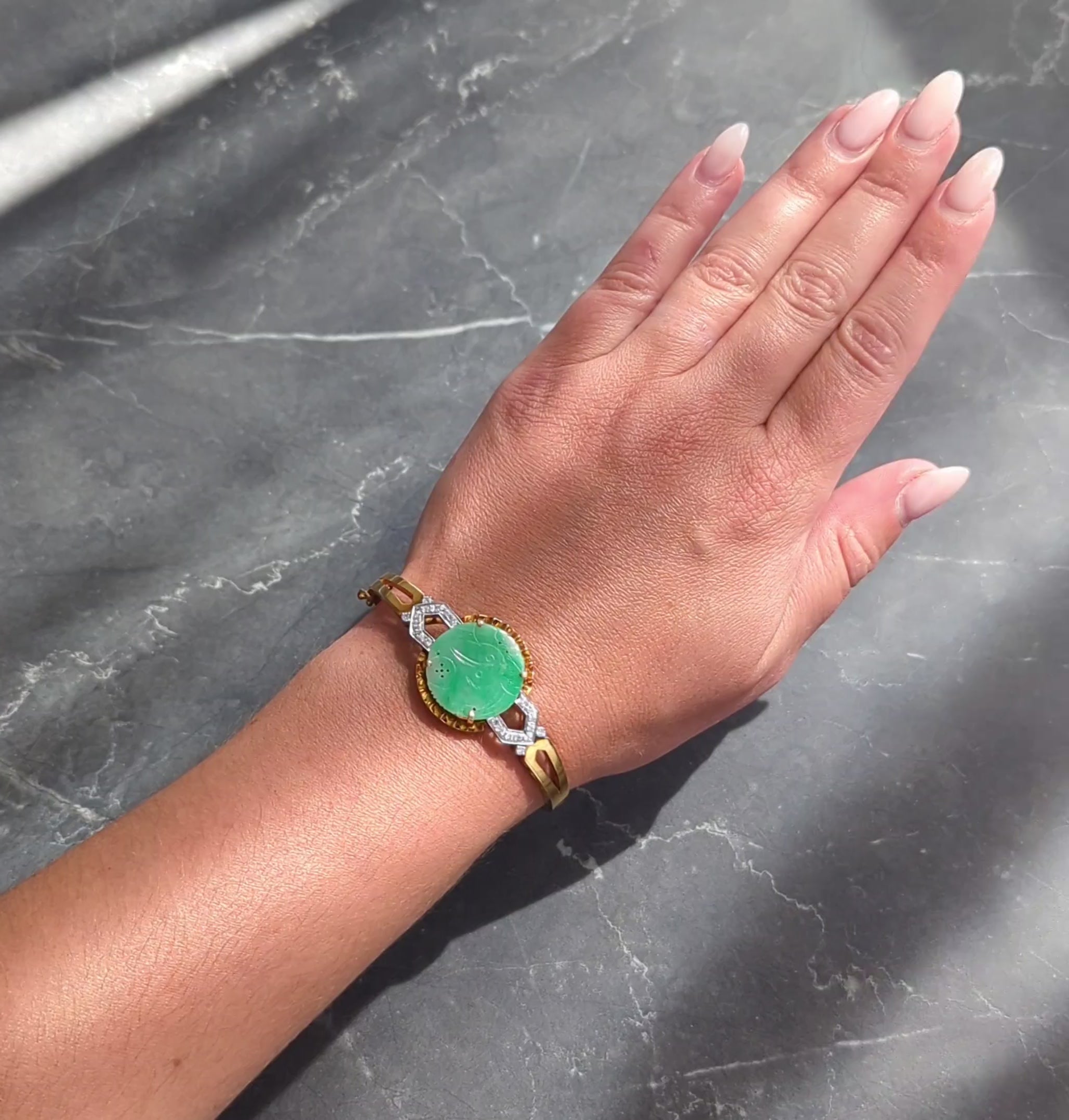 Art Deco Jade Diamond Platinum 14 Karat Yellow Gold Vintage Bird Bangle Bracelet