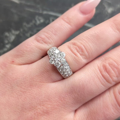 Van Cleef & Arpels Diamond 18 Karat White Gold Fleurette Ring
