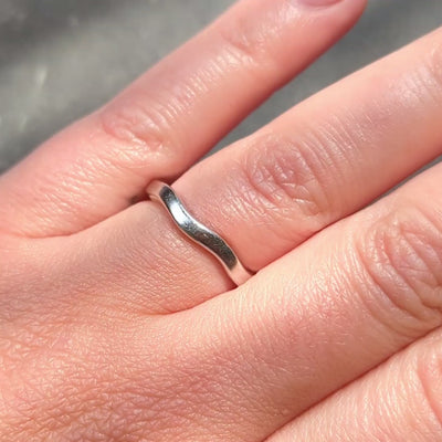 1990's 14 Karat White Gold Vintage Squiggle Band Ring