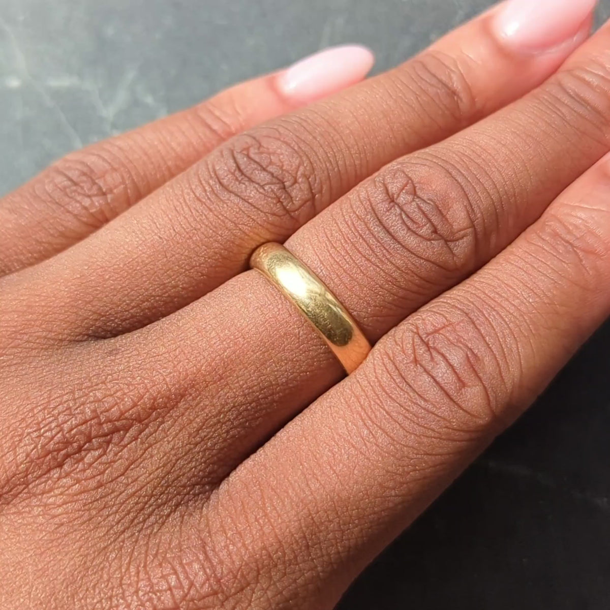 1913 18 Karat Yellow Gold Antique Wedding Band Ring