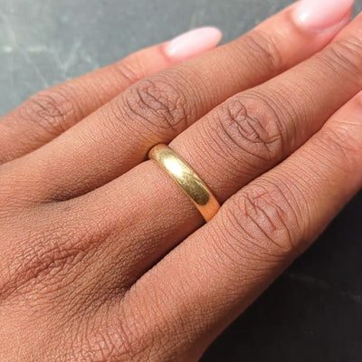 1913 18 Karat Yellow Gold Antique Wedding Band Ring