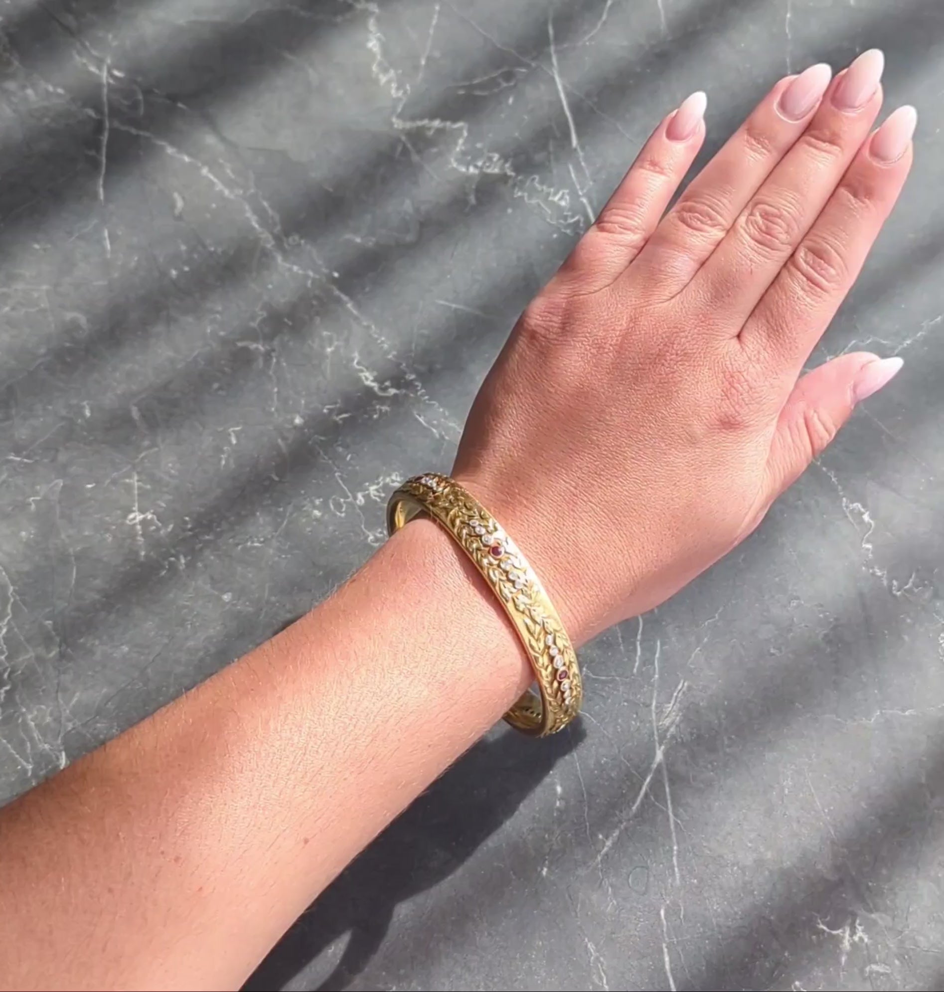 Victorian 3.00 CTW Ruby Diamond 18K Yellow Gold Antique Laurel Bangle Bracelet