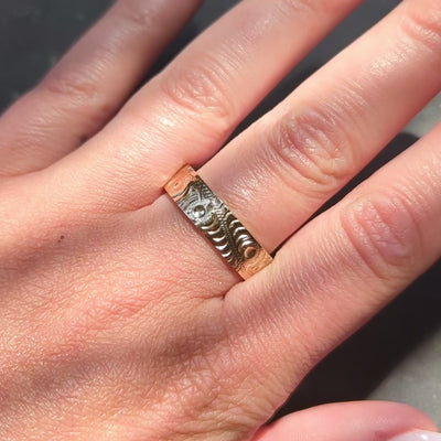 1970's 14 Karat Yellow Gold Vintage Scrolling Unisex Men's Wedding Band Ring