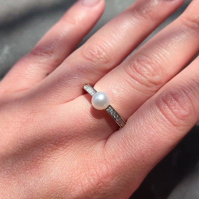 Movado 2000's Diamond Pearl 18 Karat White Gold Contemporary Statement Ring