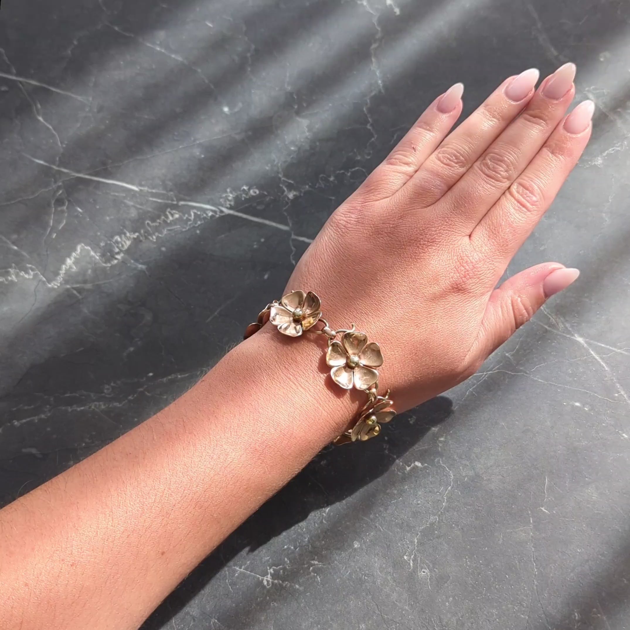 Retro 14 Karat Two-Tone Gold Vintage Floral Link Chain Bracelet