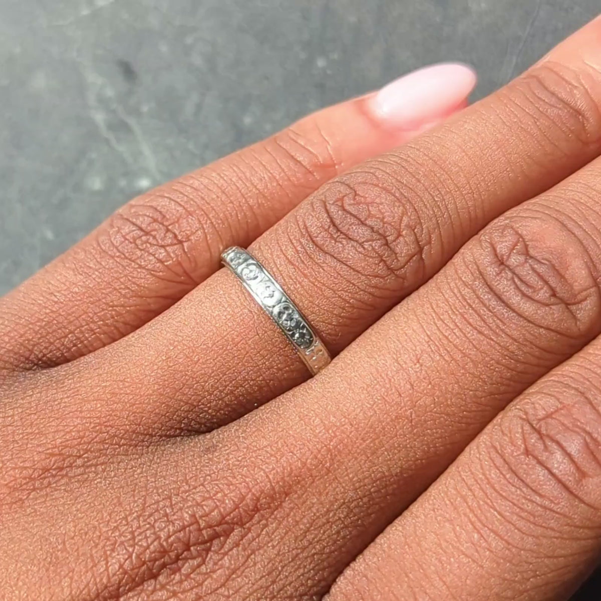 Belais Art Deco 18 Karat White Gold Vintage Orange Blossom Wedding Band Ring