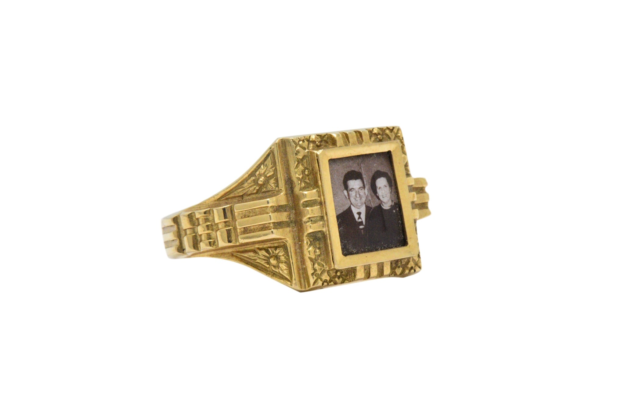 19 Karat Yellow Gold Portrait Frame Unisex / Men's Ring Mid - 19th Century Wilson's Estate Jewelry