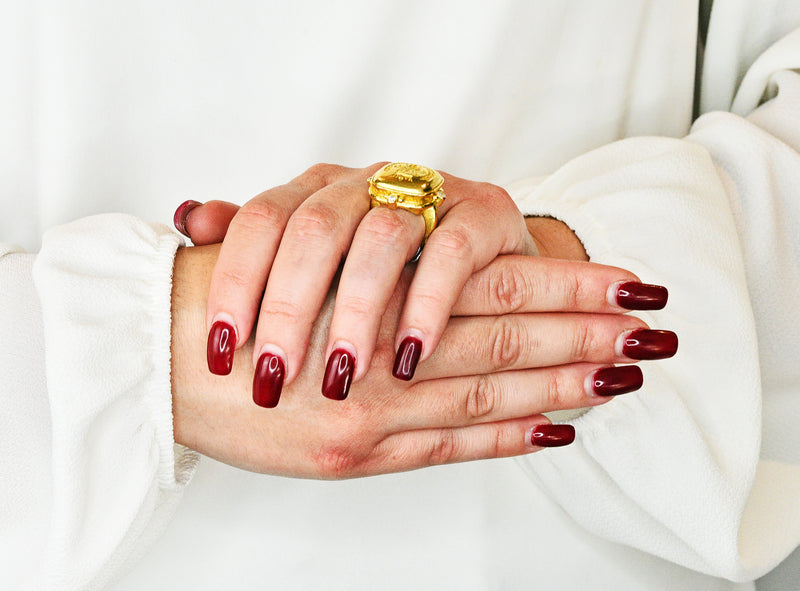 Elizabeth locke deals queen bee ring