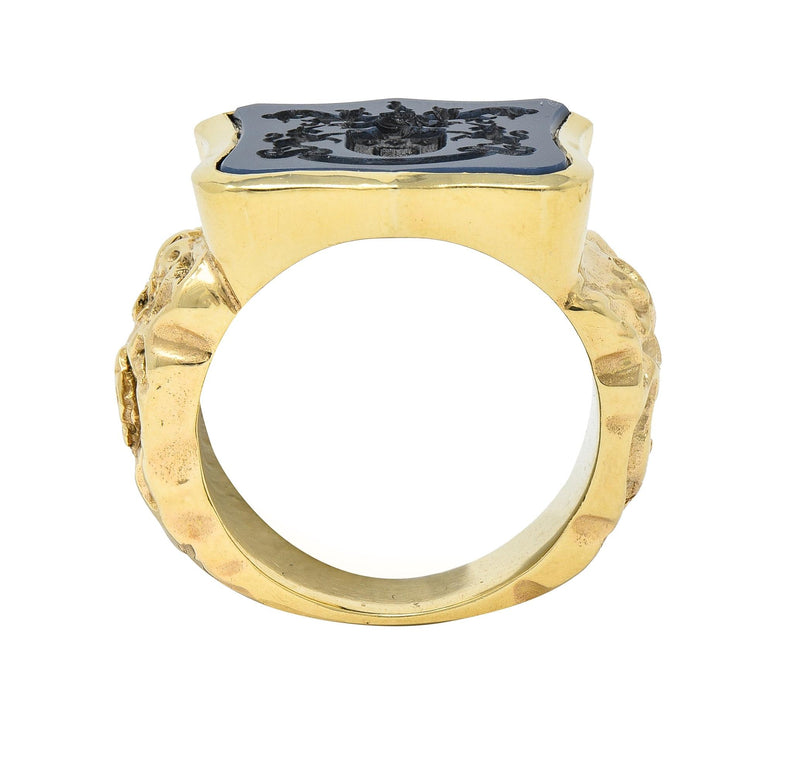 Vintage Carved Agate 14 Karat Yellow Gold Crest Unisex Signet Ring