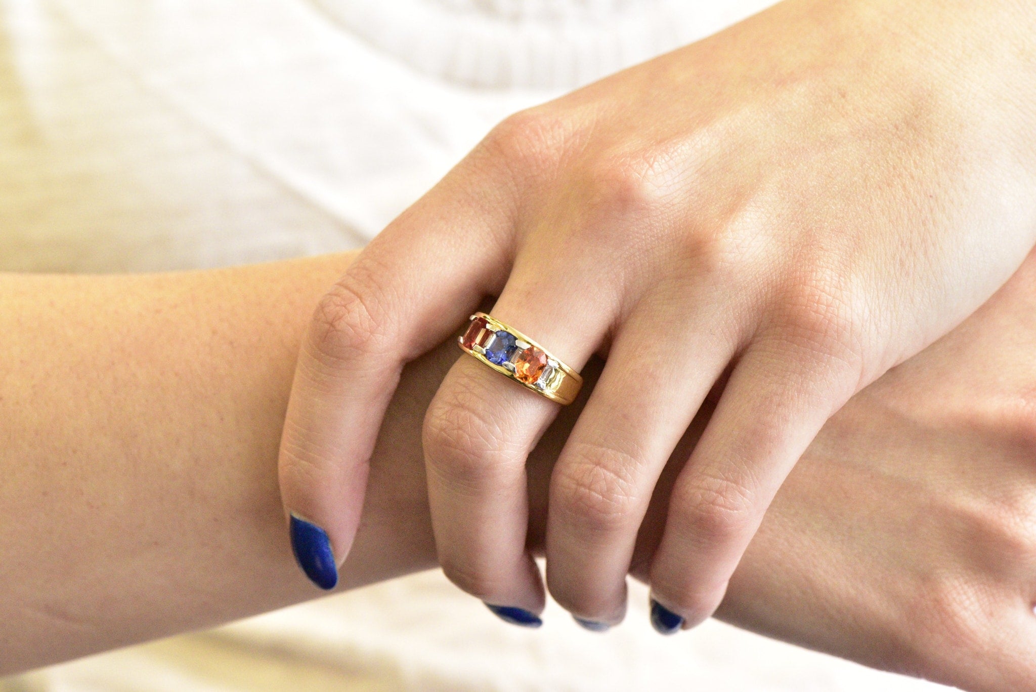 Contemporary 1.80 CTW Tri-Color Sapphire Diamond 18 Karat Gold Unisex Ring Wilson's Estate Jewelry