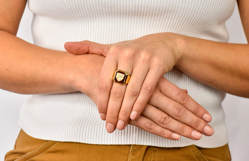 Victorian Carnelian 18 Karat Gold Signet Shield Crest Unisex Ring |  Wilson's Estate Jewelry